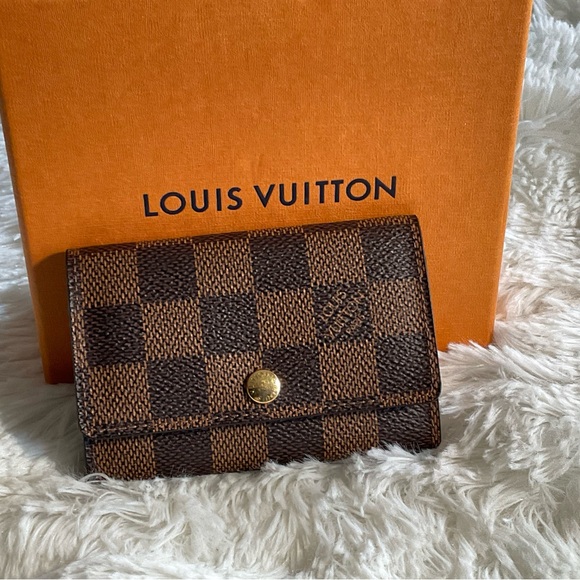 ***SOLD***Louis Vuitton Key Holder in Damier Ebene - Picture 3 of 10